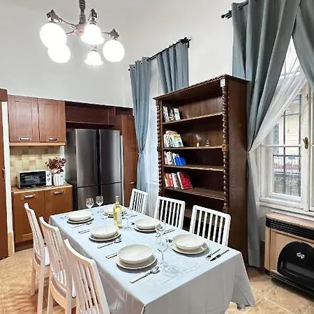 Jozsef 68 - Near Newyork Cafe 布达佩斯