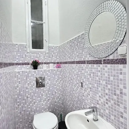 Jozsef 68 - Near Newyork Cafe *