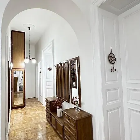 Jozsef 68 - Near Newyork Cafe