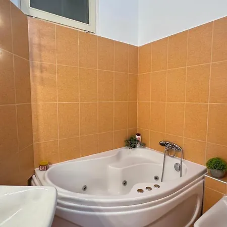 Jozsef 68 - Near Newyork Cafe * 布达佩斯