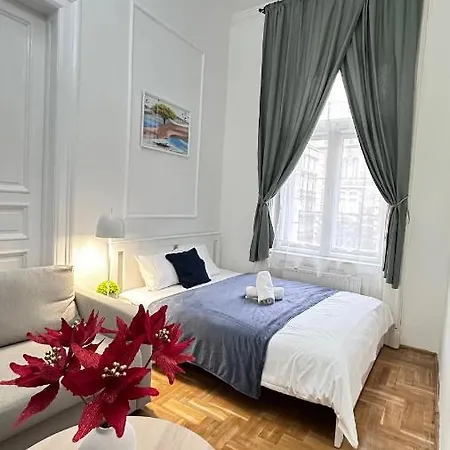 Jozsef 68 - Near Newyork Cafe Budapest