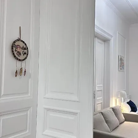 Jozsef 68 - Near Newyork Cafe 民宿 *