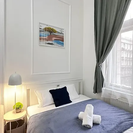 Jozsef 68 - Near Newyork Cafe 民宿 *